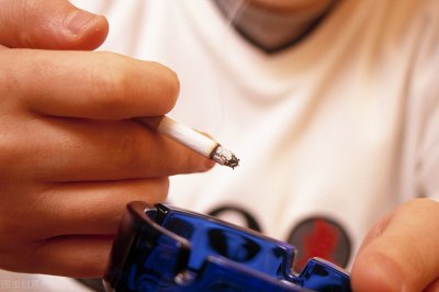 ​被动吸烟 被动吸烟15分钟就是二手烟，短期接触也有害