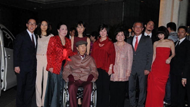 中国老婆最多的2个男人：第一个身家百亿 有4个老婆