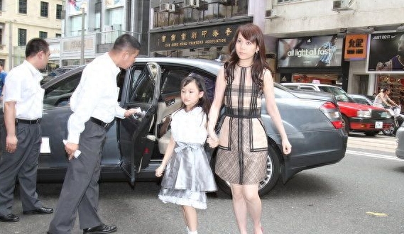 中国老婆最多的2个男人：第一个身家百亿 有4个老婆