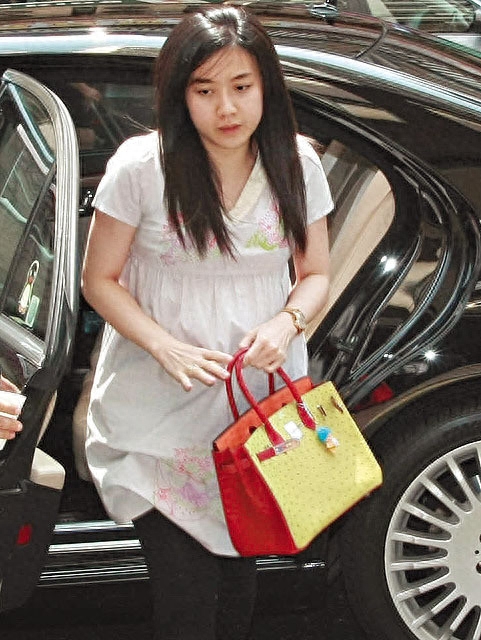 中国老婆最多的2个男人：第一个身家百亿 有4个老婆