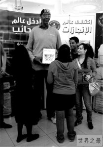 ​中国第一高人身高超过2.55米，巨人的世界是什么样子