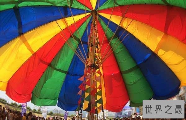 世界上最大的伞,高14米直径23米(图)