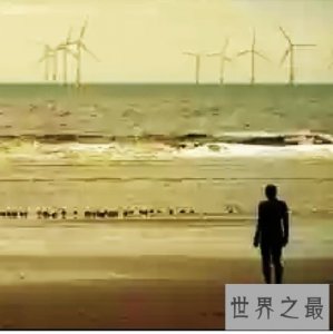 ​全球十大海滩雕塑排行榜，若隐若现的海蛇像活着的巨蟒一般。