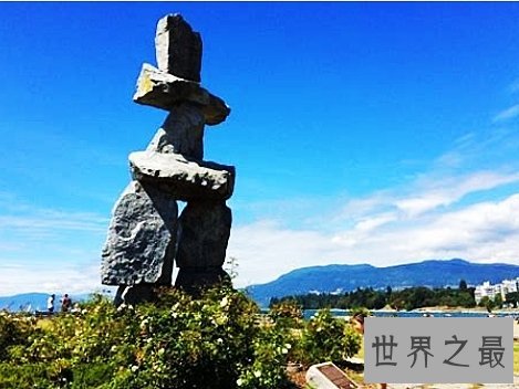 全球十大海滩雕塑排行榜,若隐若现的海蛇像活着的巨蟒一般。