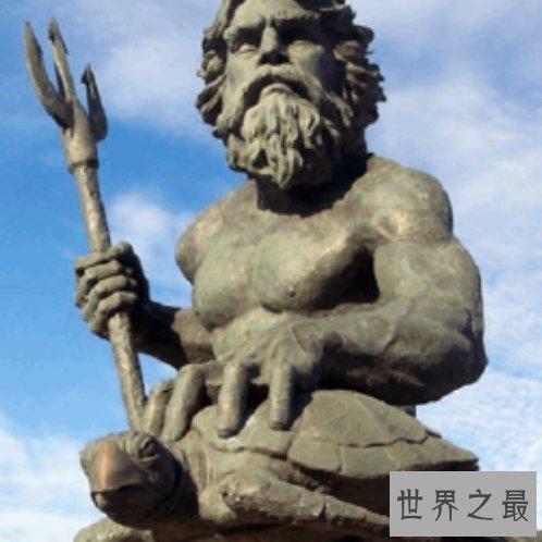 全球十大海滩雕塑排行榜,若隐若现的海蛇像活着的巨蟒一般。