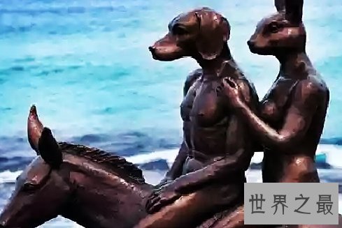 全球十大海滩雕塑排行榜,若隐若现的海蛇像活着的巨蟒一般。