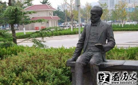 柴可夫斯基雕像