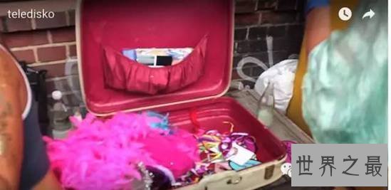 世界上最小的夜店,只能容纳2个人(体验肉体摩擦刺激)