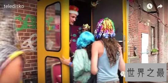 世界上最小的夜店,只能容纳2个人(体验肉体摩擦刺激)