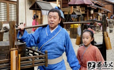 ​《水浒传》憨厚老实的武大郎是谁扮演的