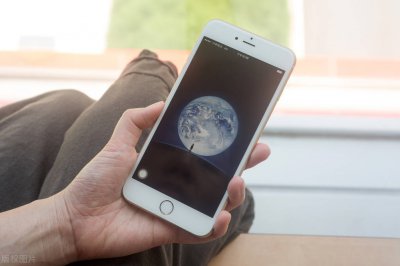 ​怎么群发消息给所有人微信（怎样群发消息给所有人微信）