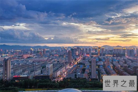 中国十大最适合穷游的地方,盘点那些花钱少看美景的城市!