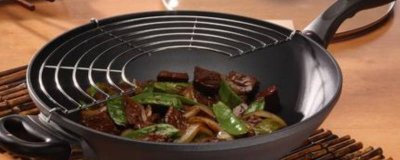 ​不粘锅锡纸 锡纸粘锅贴在里面还是外面