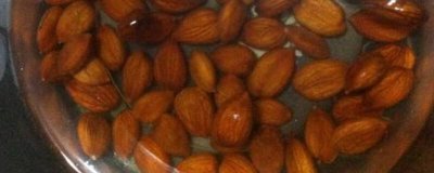 ​杏仁干可以直接吃吗[杏仁干里面的杏仁可以吃吗]