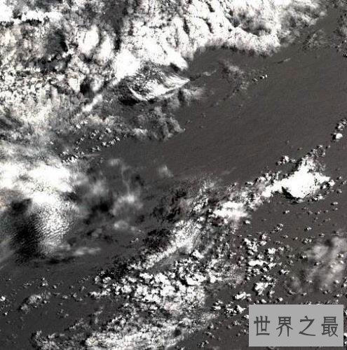 世界十大海底火山，布兰斯菲尔德火山被雪山覆盖还能喷发。