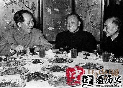 卫立煌和中共领导人用餐