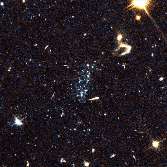 “蓝色斑点”揭示一种新的星系