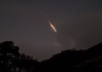 ​UFO光临？澳洲维多利亚省波特兰上空惊现神秘火光 专家称太空垃圾