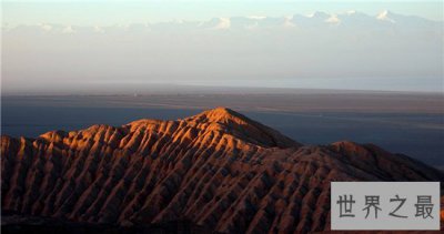 ​柴达木盆地海拔2670～3200之间 我国四大盆地之一