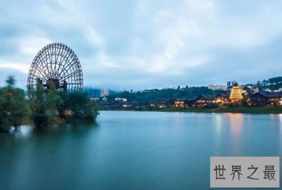 世界上最大的水车，东湖大水车直径26.08米