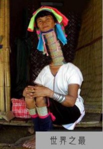 ​世界上脖子最长的人：帕督安部落人脖子70厘米，五岁开始拉长脖子