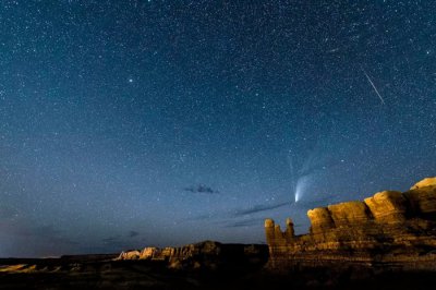 ​Alpha Capricornids和Anthelion流星雨搭档Neowise彗星闪亮夜空