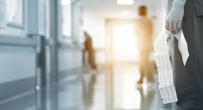 心脏病专家：突然出现的腿部肿胀可能是心脏病即将发作的迹象