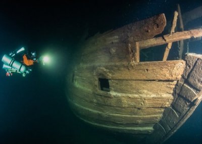 ​芬兰及爱沙尼亚之间的芬兰湾海底发现保存完好的17世纪荷兰商用船