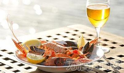 吃海鲜可以吃啤酒吗
