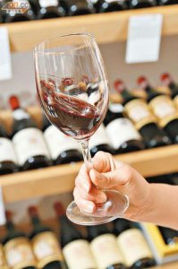 ​葡萄酒挂杯形成的原因(葡萄酒为什么挂杯)