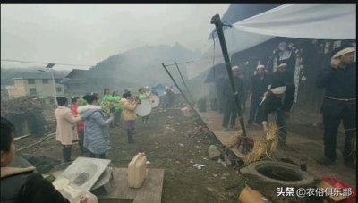 ​100天祭奠拿什么东西（农村下葬后做百日祭和周年祭细节）