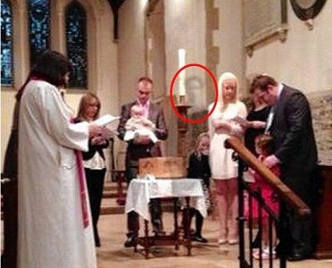 ​灵异怪事 已故祖父呈此刻孙女的照片里