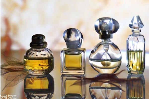 如何正确喷洒香水 经典七点并不是最正确