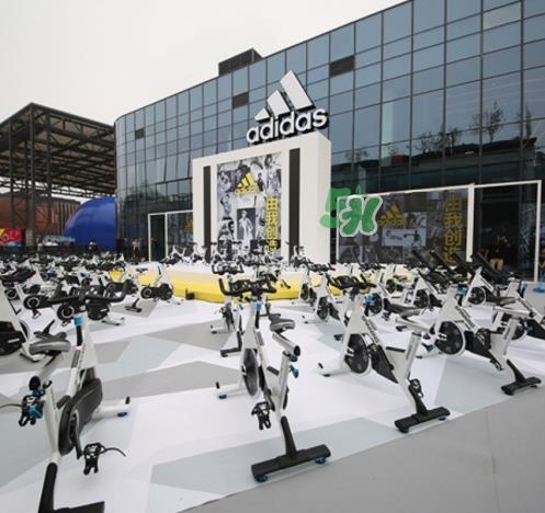 adidas阿迪达斯运动体验迷你品牌中心是干什么的？