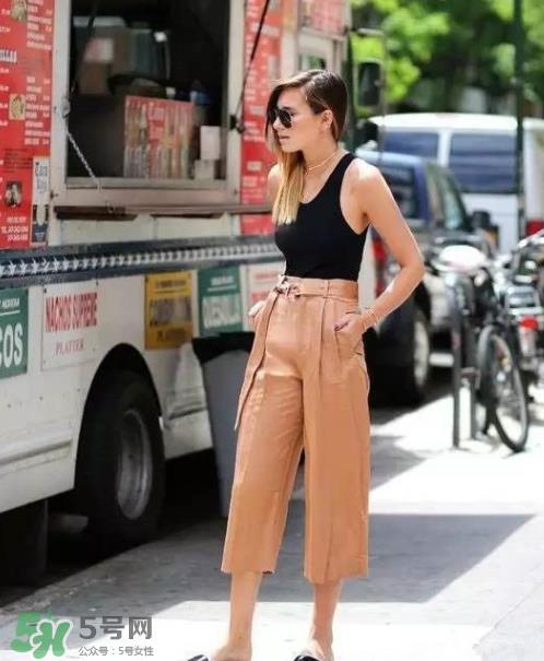 背心搭配什么裤子？背心搭配什么裤子好看？