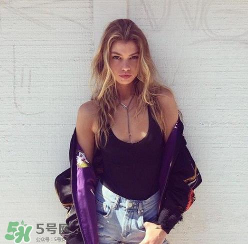 背心搭配什么裤子？背心搭配什么裤子好看？