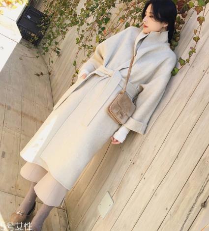 大衣要买大一号吗？不只是显瘦显高那么简单