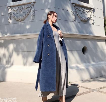 大衣要买大一号吗？不只是显瘦显高那么简单