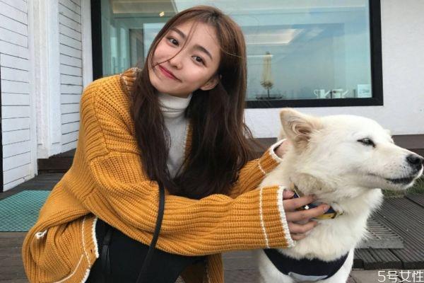 初次见面女生最先看男生哪里 初次见面有好感的表现 初次见面女生最先看男生哪里 初次见面有好感的表现