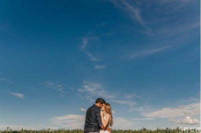 ​前妻还接电话意味着什么 挽回前妻的方法与忌讳