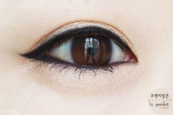 自己如何画眼线好看 画眼线的技巧有哪些
