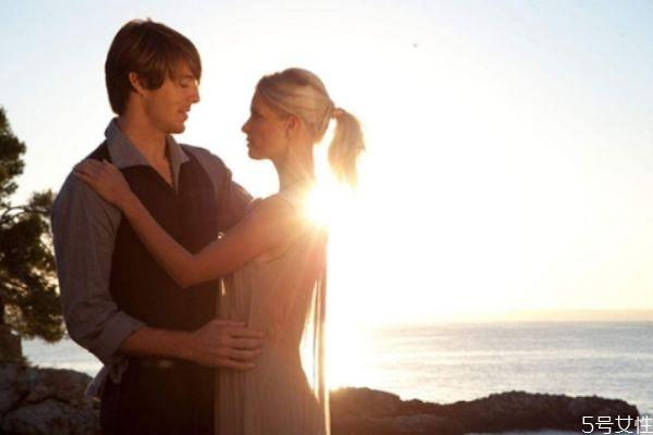 高中谈恋爱算早恋吗 多大谈恋爱才不算早恋 高中谈恋爱算早恋吗 多大谈恋爱才不算早恋