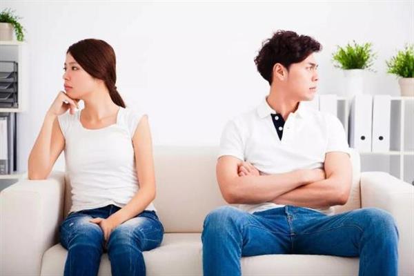 恋爱冷暴力的危害 恋爱冷暴力怎么解决 恋爱冷暴力的危害 恋爱冷暴力怎么解决