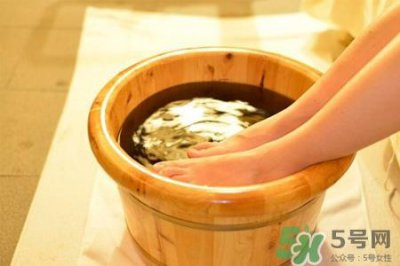 ​艾草可以天天泡脚吗？艾叶泡脚多久一次最好？