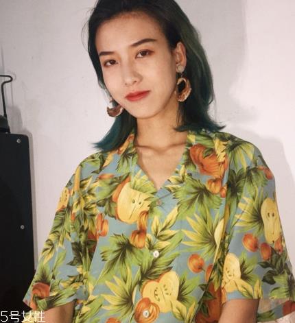 复古衬衫怎么搭配 给你活力满满的夏天