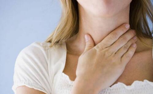 女朋友嗓子疼怎么办二