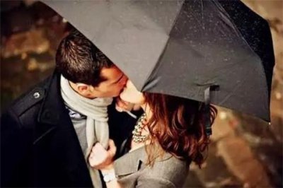 ​同时爱上两个人的女人该怎么选择？