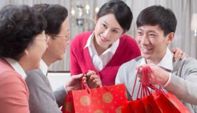 ​过年第一次去女朋友家带什么礼物好？