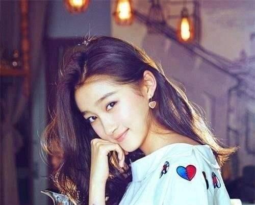 怎么和女生聊天?让喜欢的女孩主动约你