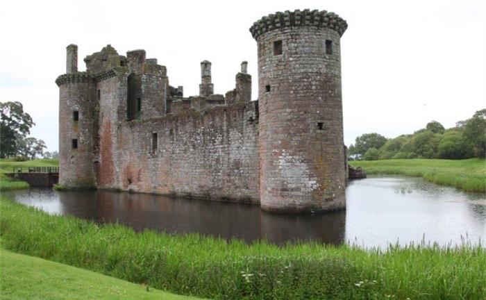 探秘世界上十大最美城堡查尔斯西格家历史悠久(结构复杂)  1